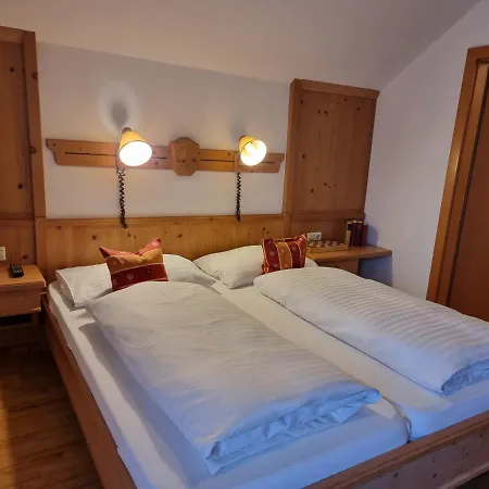 فندق Karnischer Hof 3*