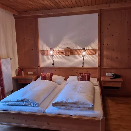 Karnischer Hof Otel 3*