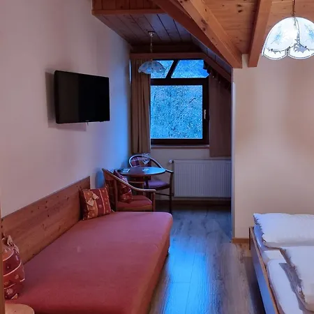 Karnischer Hof Otel