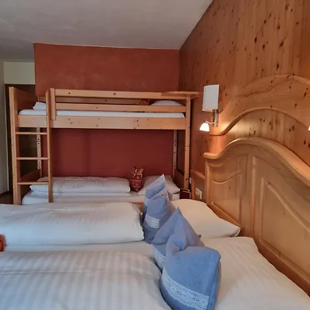 Karnischer Hof Hotel 3*
